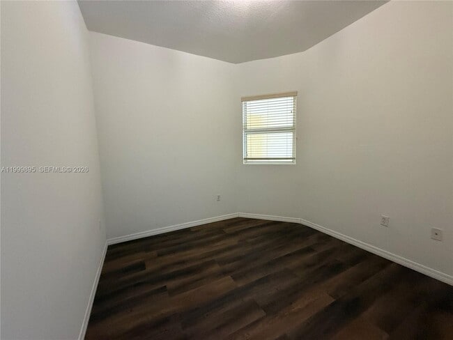 Building Photo - 8800 NW 107 Ct