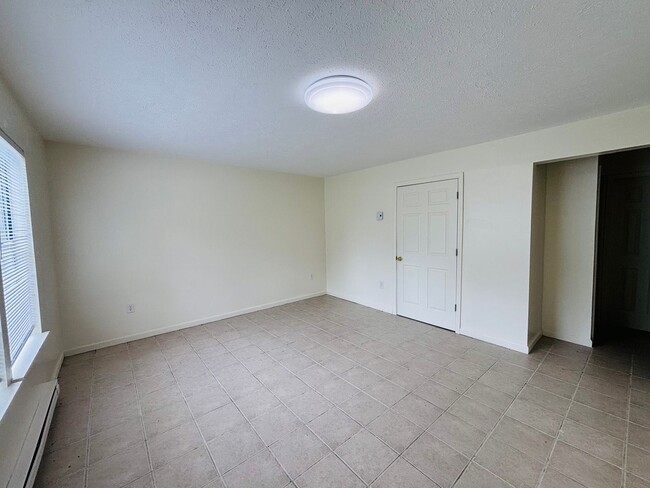 Building Photo - 345 Wakeman Ct NE
