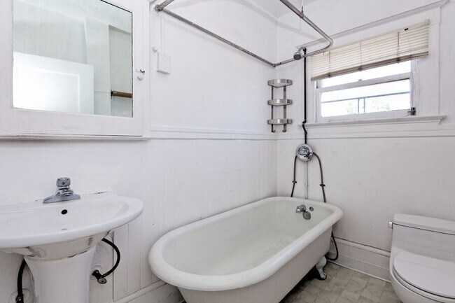 Building Photo - 2139 Grant St