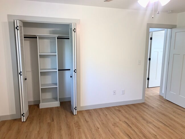 Building Photo - 1483 Theresa Dr