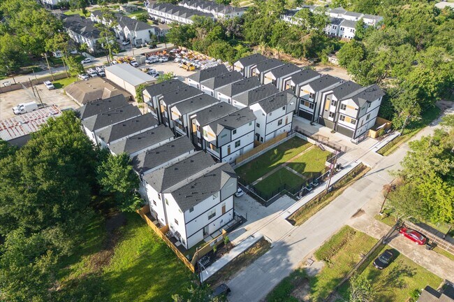 Building Photo - 808 Curtin St