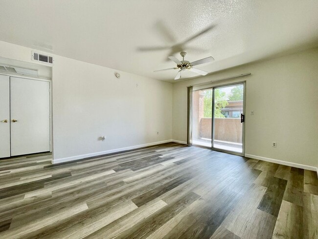 Building Photo - Upgraded Condo Available! Gated Community 1 Bedroom!