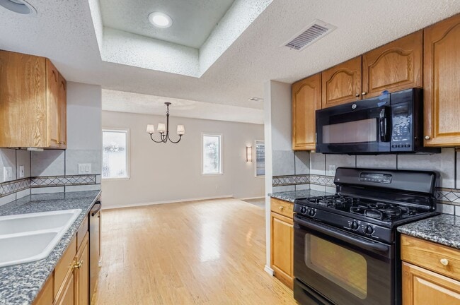 Building Photo - 8600 Tallwood Dr
