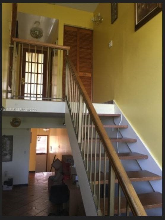 Building Photo - 655 W Park Dr