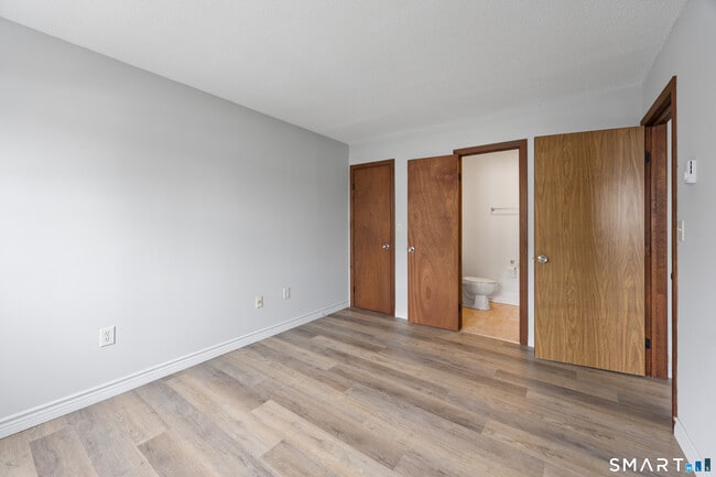 Building Photo - 46 N Cherry St