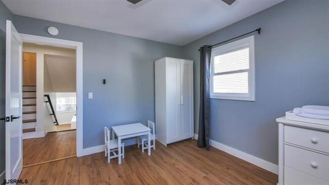 Building Photo - 219 N Clermont Ave