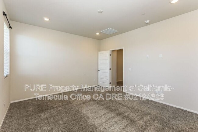 Building Photo - 28240 Heirloom Dr