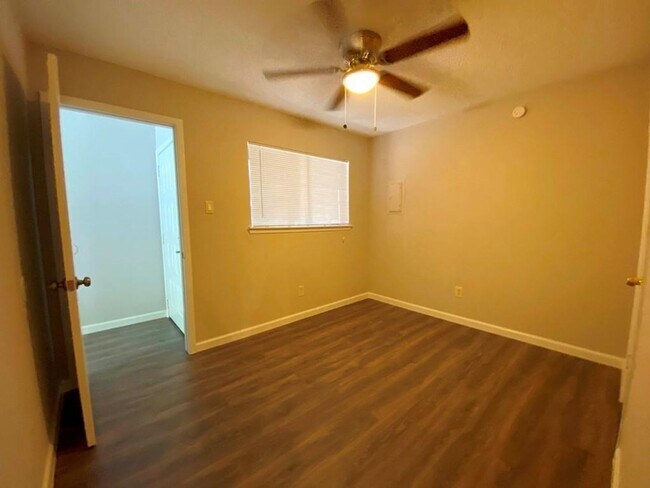 Building Photo - The Silverado Condominiums have plenty of ...