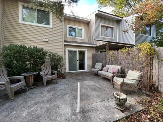 Back yard patio. - 3942 Solano Rd