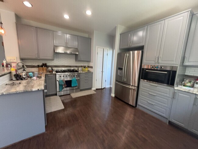 Building Photo - Spacious East Davis Home available in July!