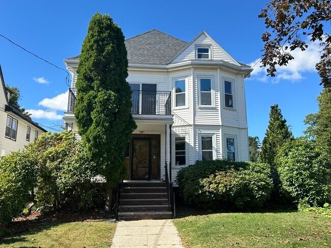 Building Photo - 155 Woodside Ave