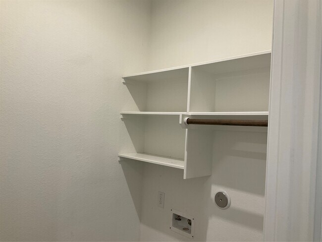 Building Photo - 907 Daffodil View Ct