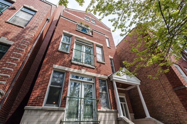 Building Photo - 3835 N Southport Ave