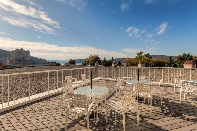 Building Photo - Beautiful Downtown Coeur d' Alene Condo  w/ Amazing Views!