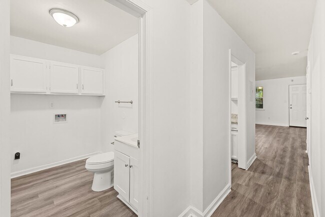 Building Photo - 648 Valley Crest Dr