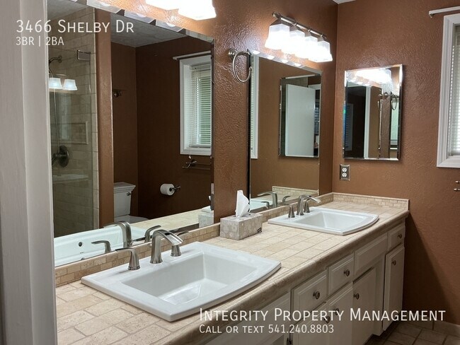 Building Photo - 3466 Shelby Dr