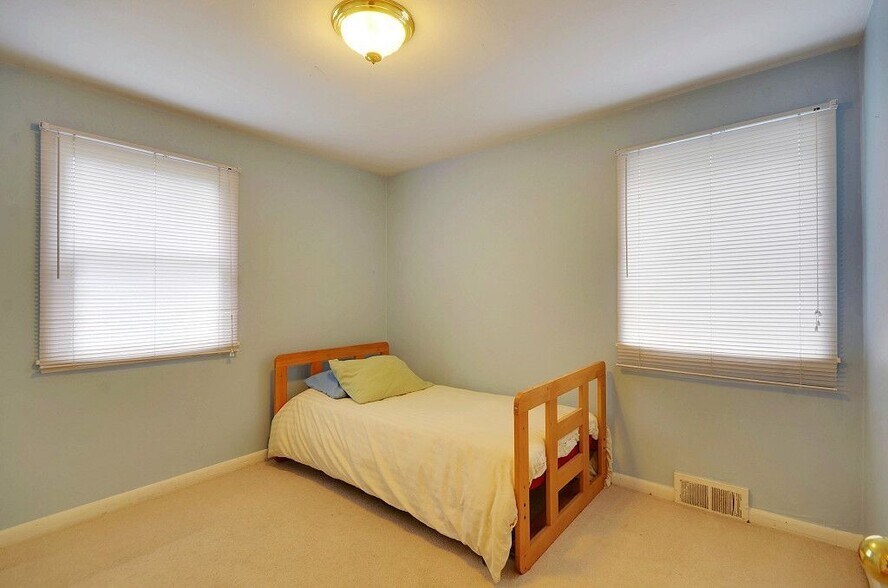 Building Photo - Remodeled Wedgewood Home!