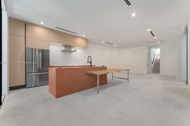 Building Photo - 3270 Gifford Ln
