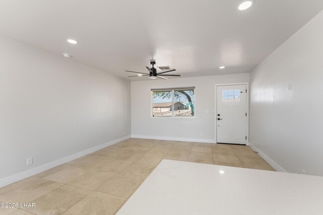 Building Photo - 2150 Lake Havasu Plaza