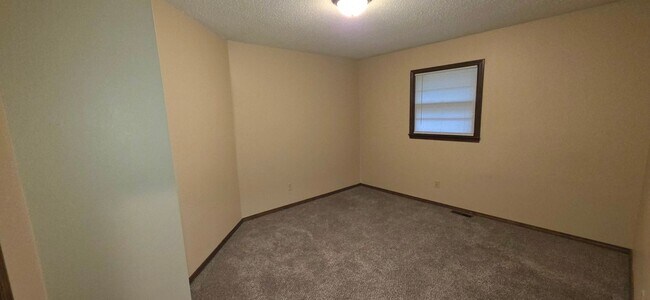Building Photo - 4 Bedroom 2 Bathroom home in Willard Schools with a Huge Fenced Yard for $1,695!