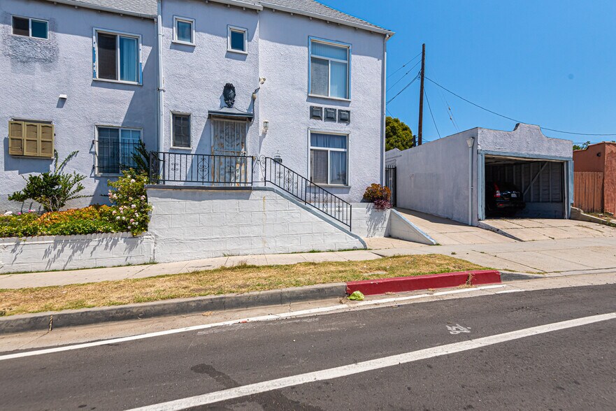 Building Photo - 4915 San Vicente Blvd