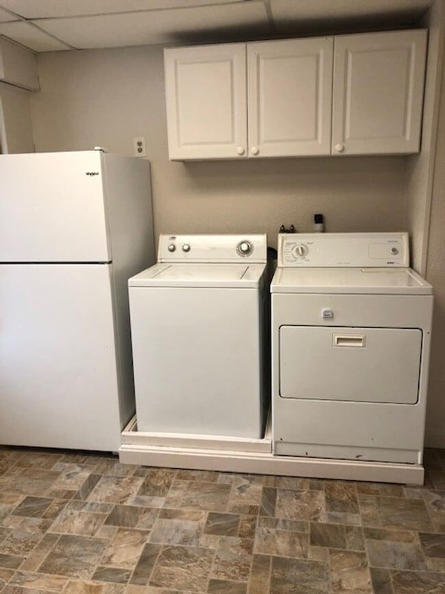 Building Photo - 3 Bedrooms, 1 Bathroom Duplex Lower Level in Brainerd, MN