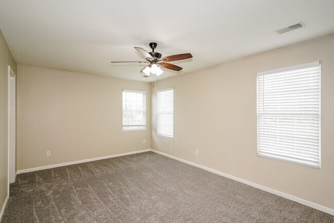 Building Photo - 724 Maylene Dr