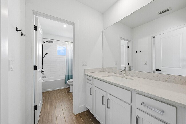 Building Photo - 4310 Buttonwood Dr