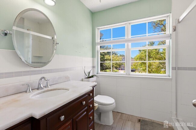 Building Photo - 50 Glen Oaks Ct