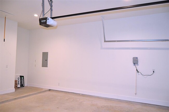 Building Photo - 219 Lukewood Cir
