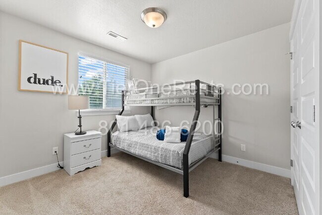 Building Photo - NO DEPOSIT option available for qualified ...