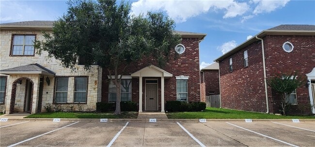 Building Photo - 332 Forest Dr Loop