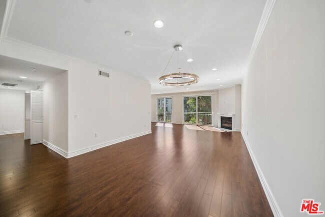 Building Photo - 1050 S Holt Ave