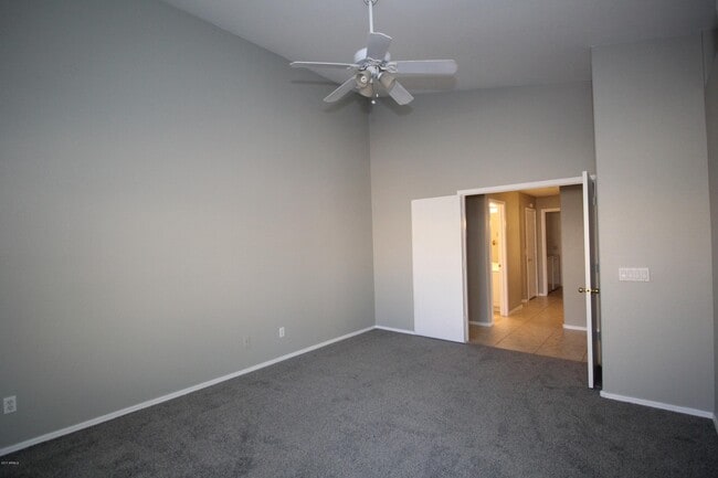 Building Photo - 14900 W Honeysuckle Ln