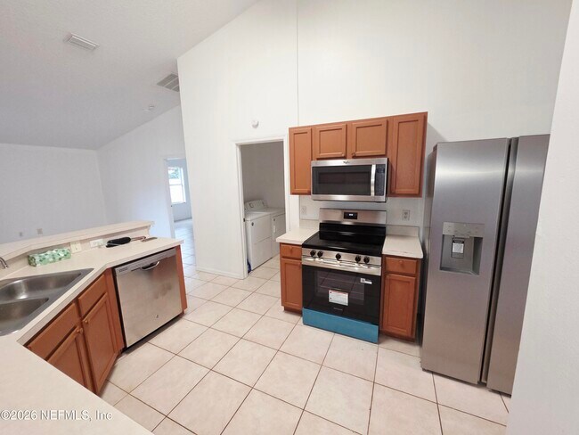 Building Photo - 38 Pebble Wood Ln