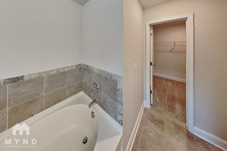 Building Photo - 10143 Benton Woods Dr