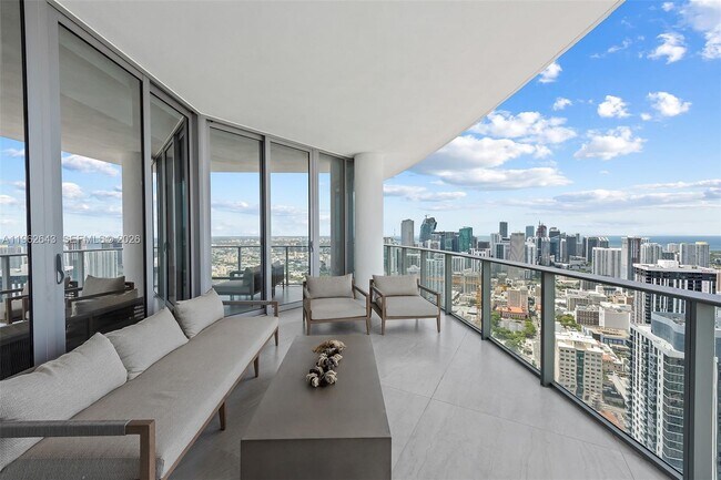 Building Photo - 851 NE 1st Ave