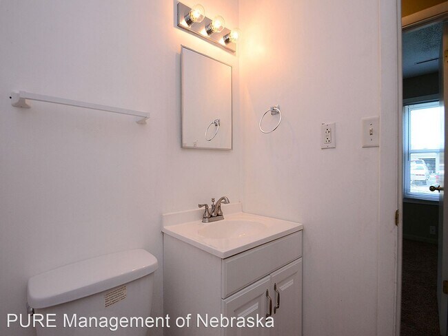 Building Photo - 2 br, 1.5 bath House - 1410 Lindwood Dr
