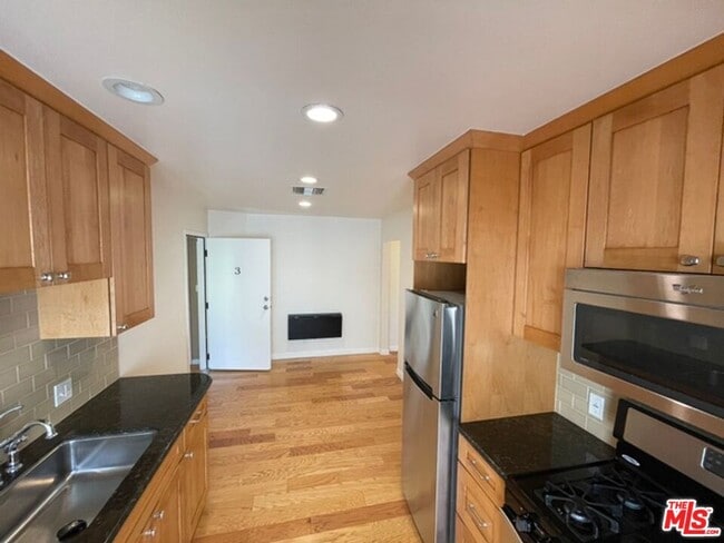 Building Photo - 3192 Queensbury Dr