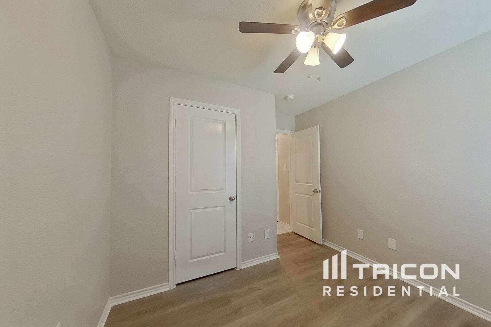 Building Photo - 881 Darst Dr