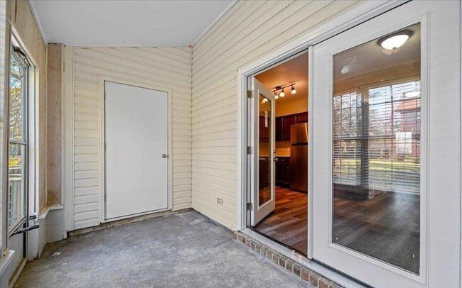 Building Photo - 731 Coventry Ln