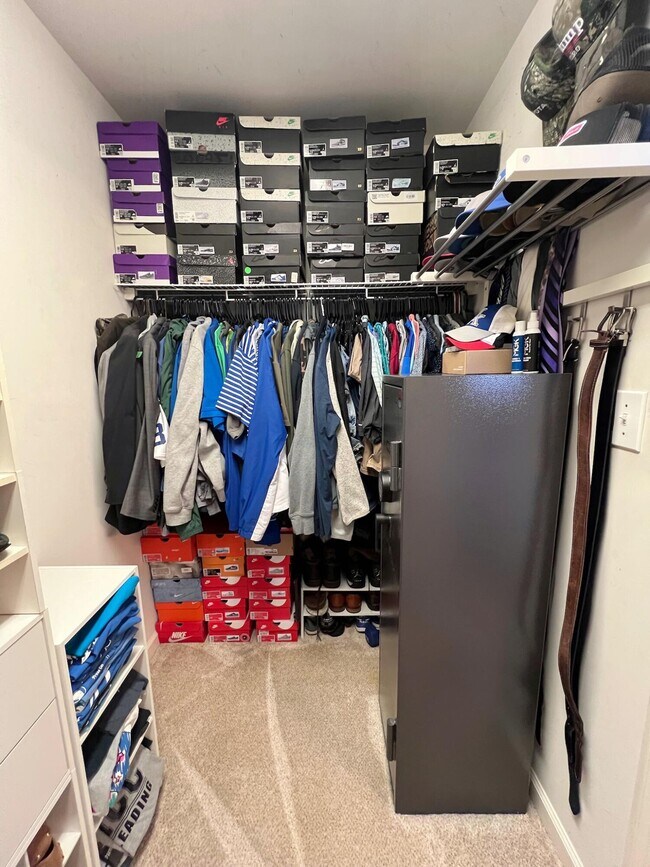 Building Photo - 2688 Woodlawn Way