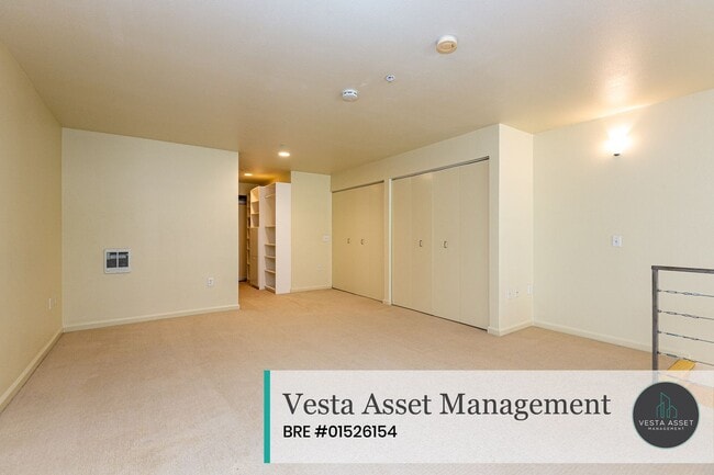 Building Photo - Lower Pacific Heights: Spacious 2-Level  L...