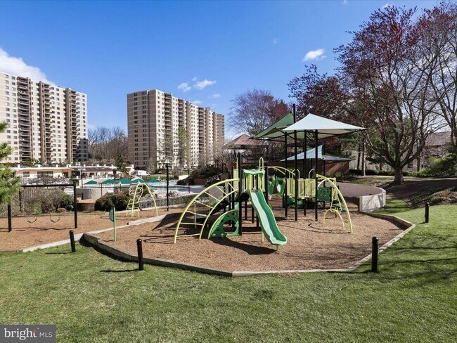 Building Photo - 203 Yoakum Pkwy