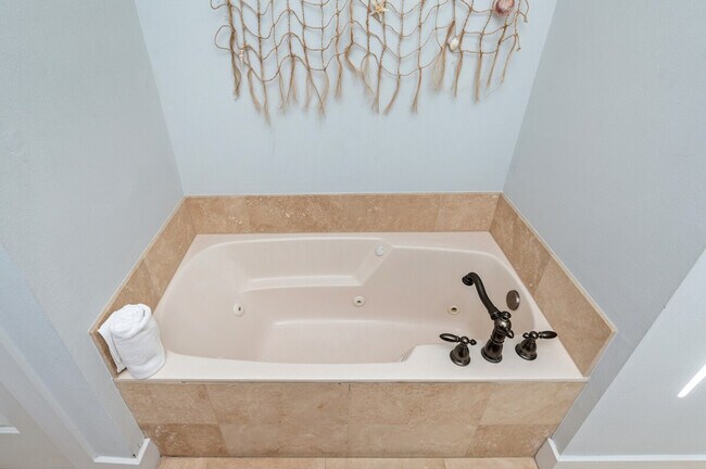 Building Photo - 87 Barracuda St