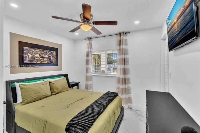 Building Photo - 560 Perviz Ave