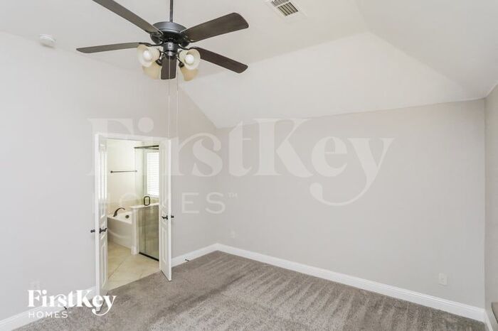 Building Photo - 528 Sagebrush Ln