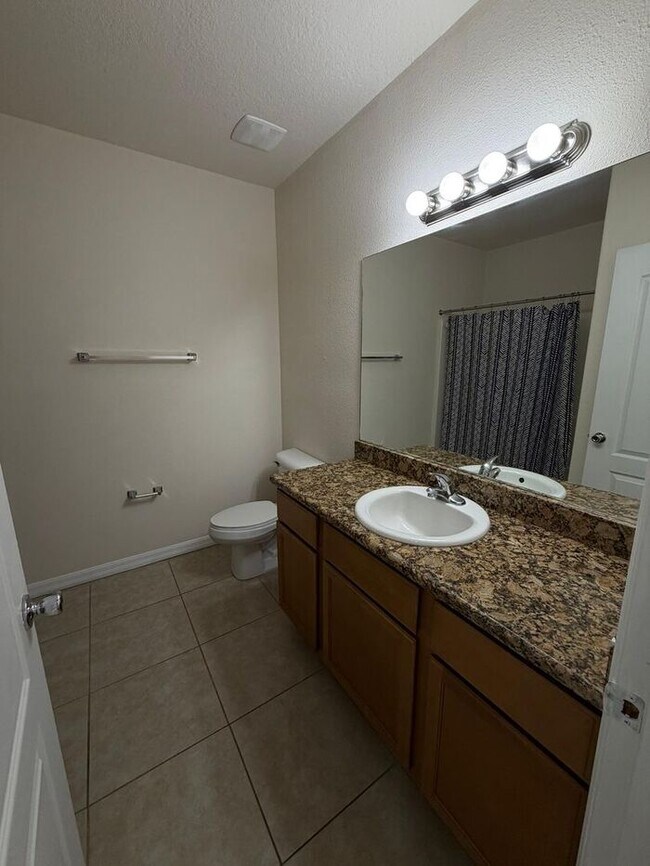 Building Photo - Beautifully Updated 3-Bedroom Townhouse in Kissimmee – Gated Community with Pool