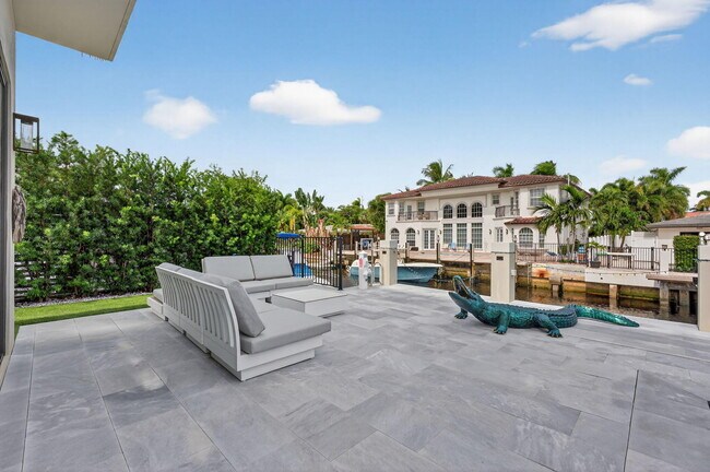 Building Photo - 785 NE 70th St