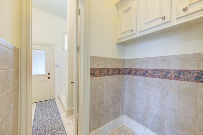 Building Photo - 122 Vieux Carre Dr